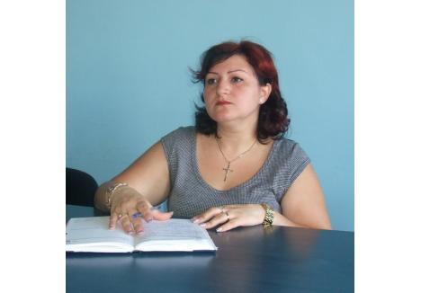 Ramona Bacter, jurista şi purtătoarea de cuvânt a Inspectoratului Şcolar Judeţean Bihor